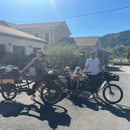 בית הארחה Comme A La Maison Pres De La Dolce Via 4*